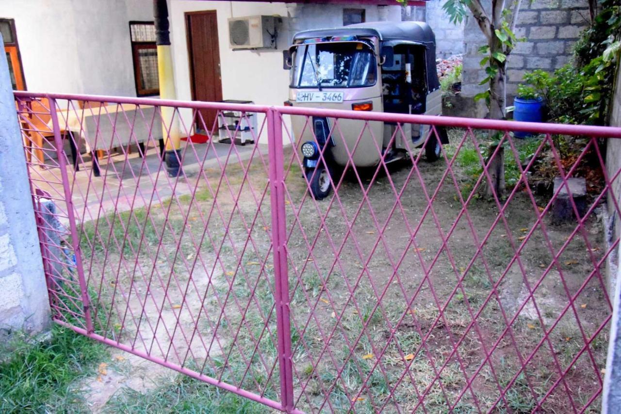 Meera Homestay & Guest House Anurâdhapura Extérieur photo