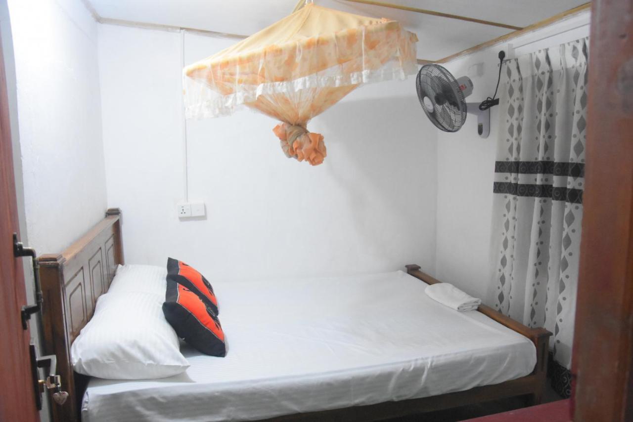 Meera Homestay & Guest House Anurâdhapura Extérieur photo