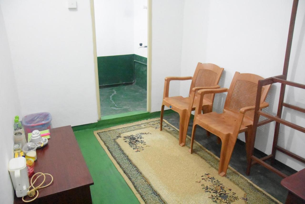 Meera Homestay & Guest House Anurâdhapura Extérieur photo