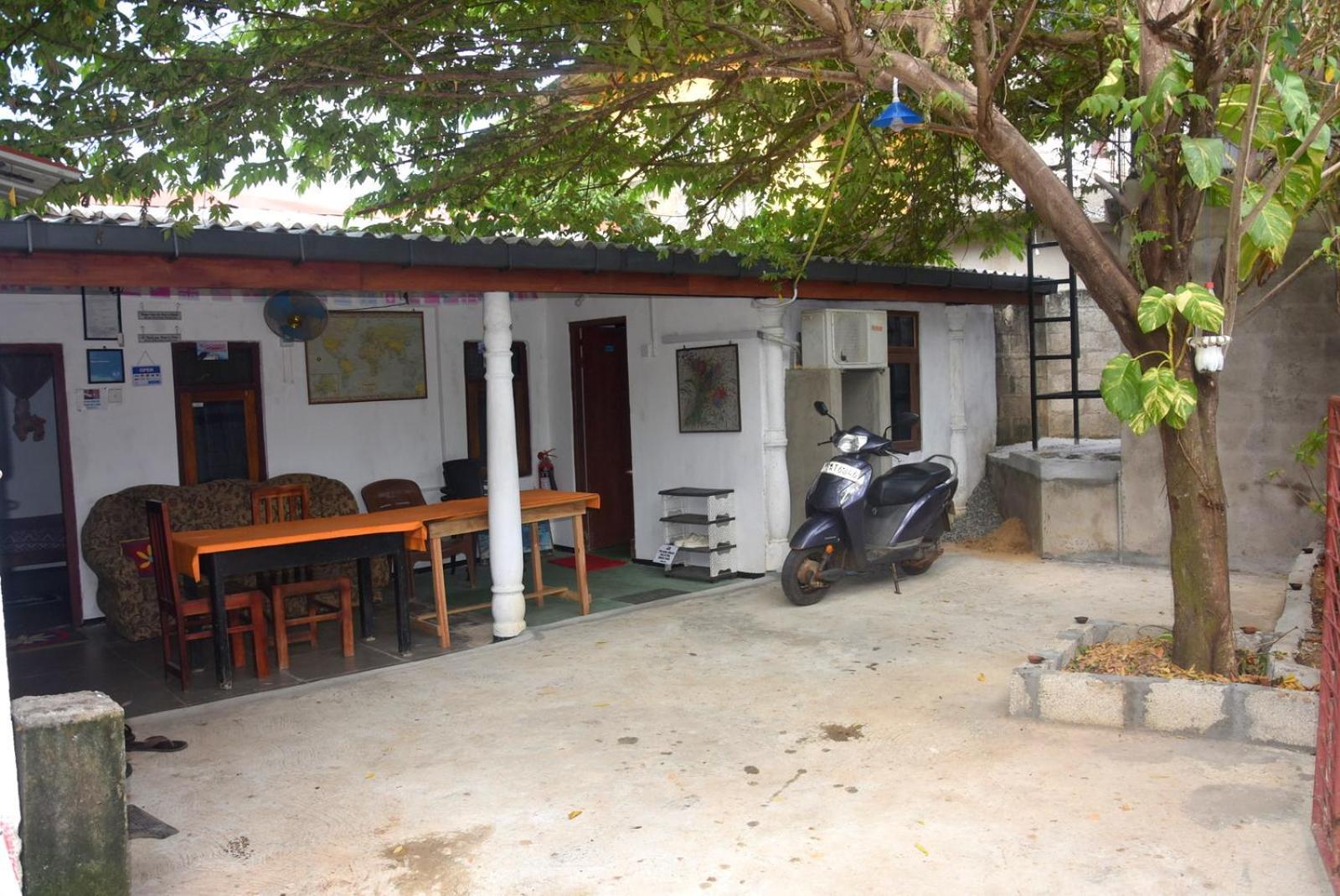 Meera Homestay & Guest House Anurâdhapura Extérieur photo