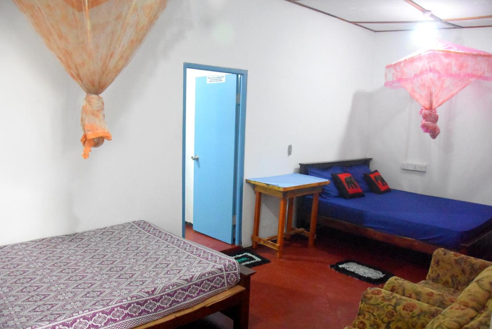 Meera Homestay & Guest House Anurâdhapura Extérieur photo