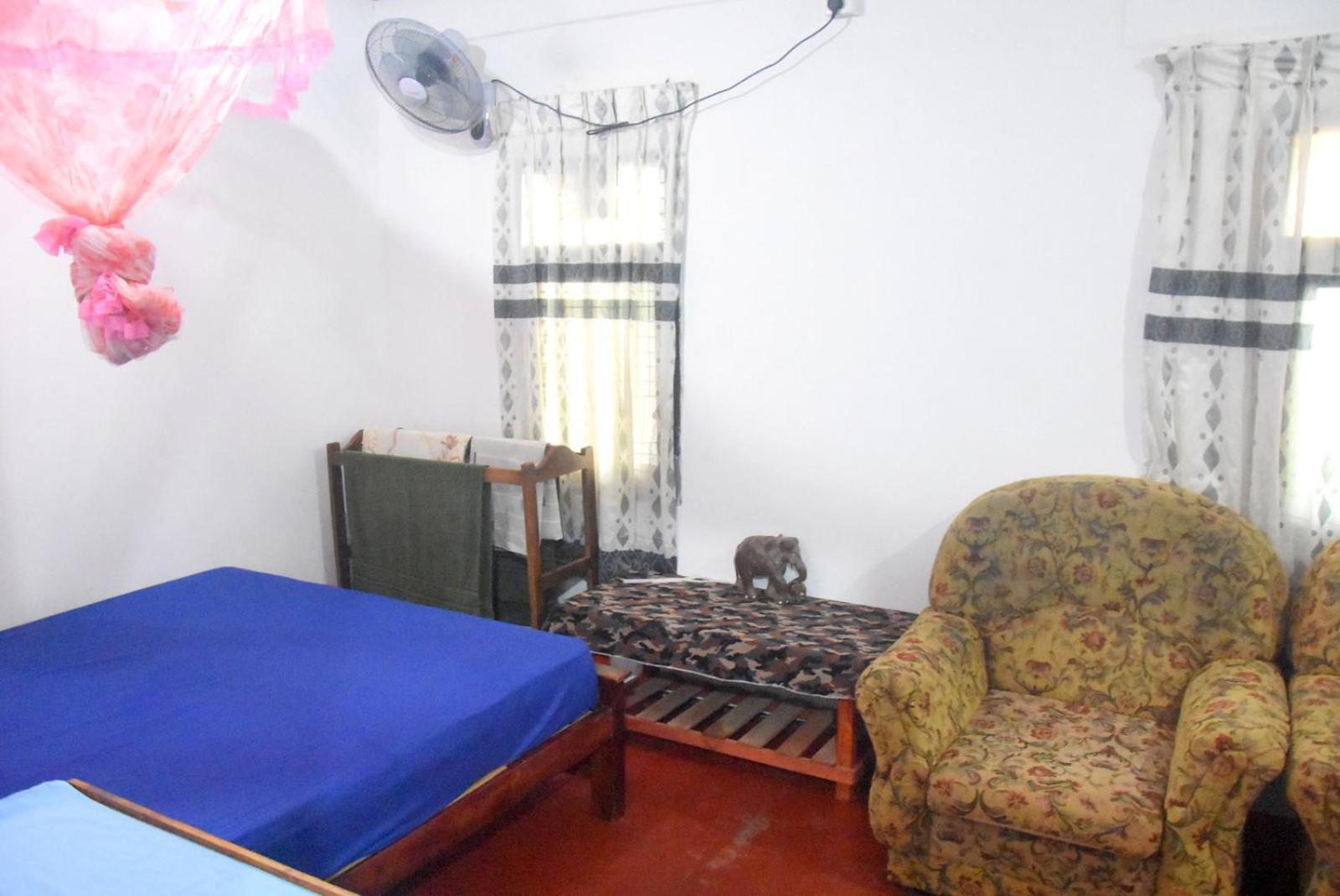 Meera Homestay & Guest House Anurâdhapura Extérieur photo