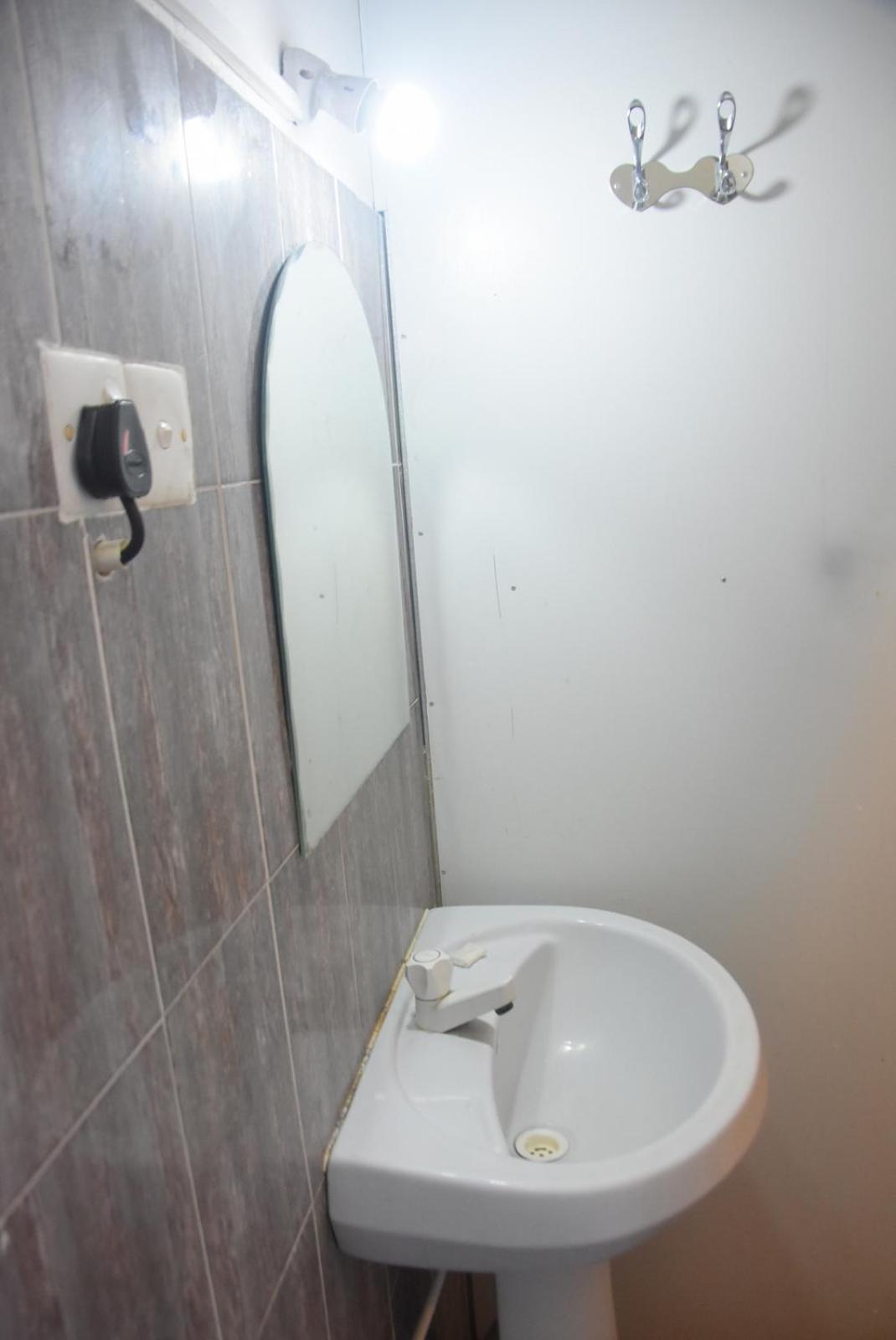 Meera Homestay & Guest House Anurâdhapura Extérieur photo